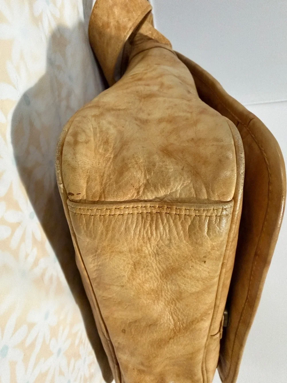 Men's Tan Leather Messenger‎ Bag with Adjustable Shoulder Strap